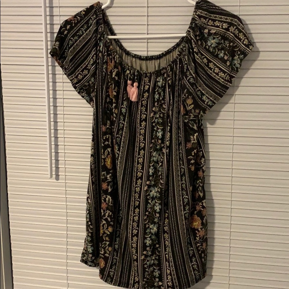 Girls cute off shoulder shirt